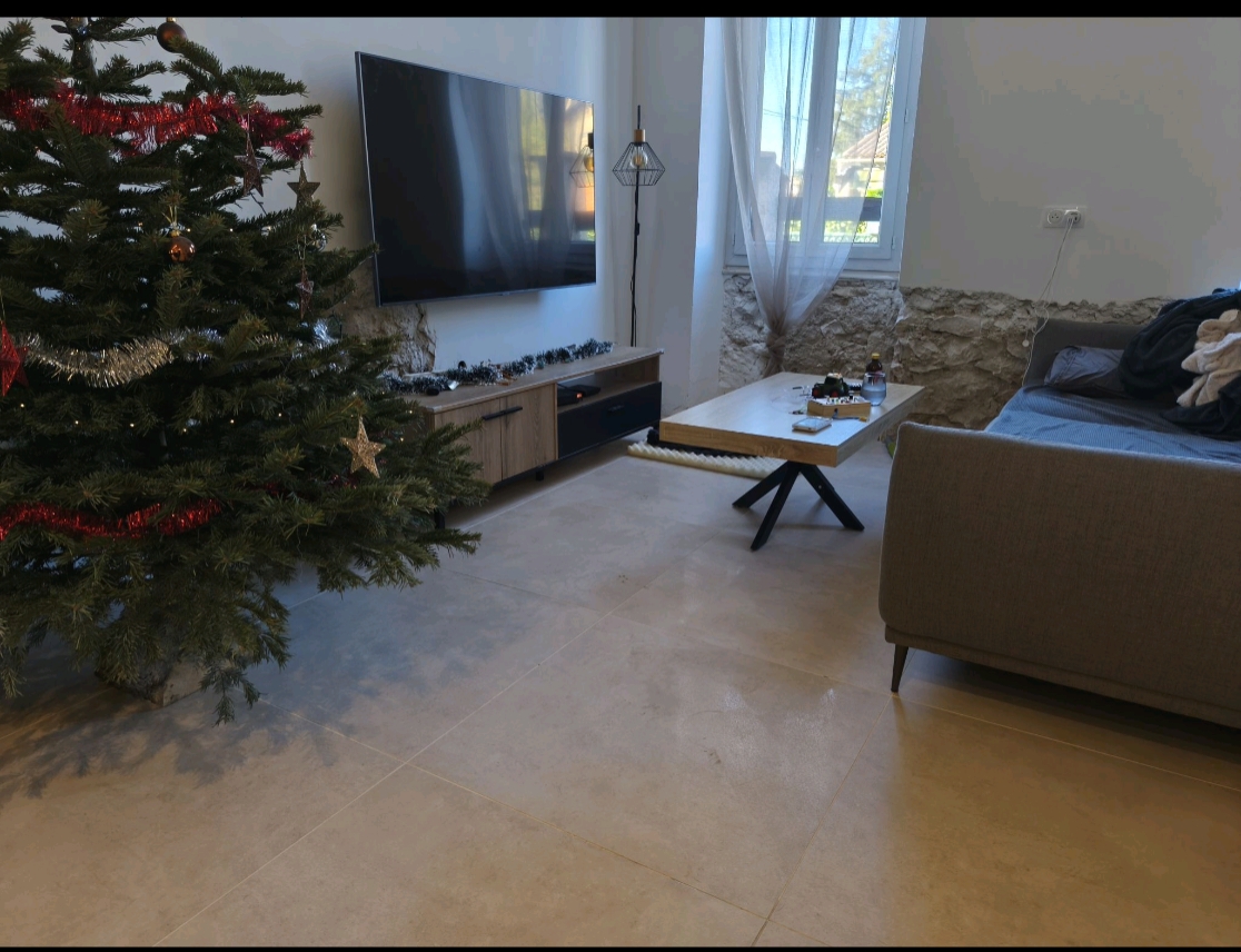 Salon carrelage grand format après travaux - Marseille 14e
