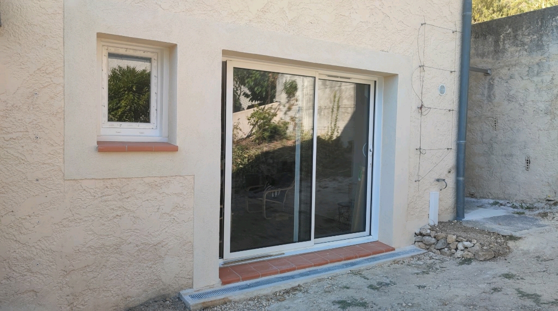 Exterieur baie vitree apres travaux - Gemenos