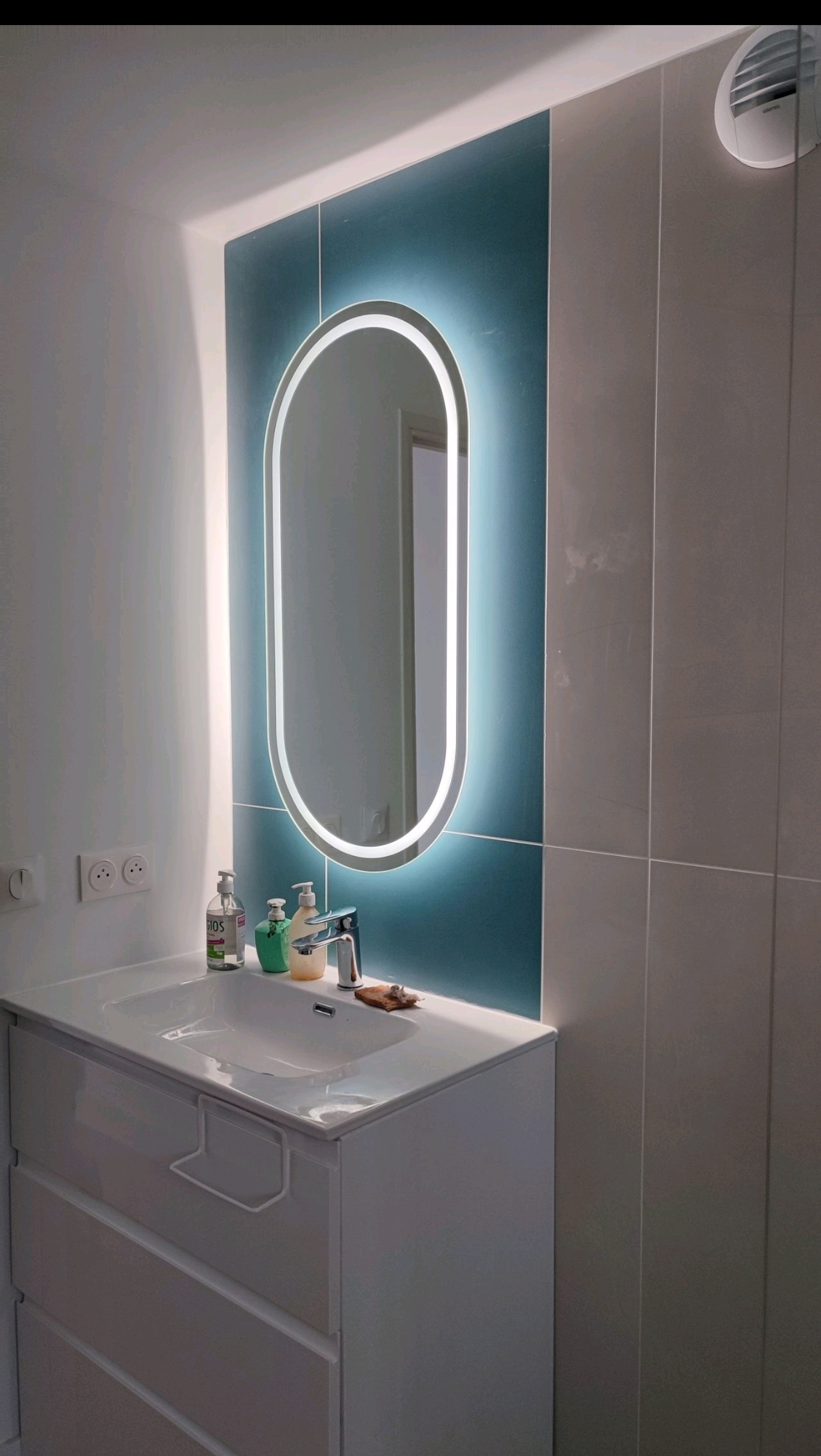 Salle de douche miroir retroeclaire - Gemenos
