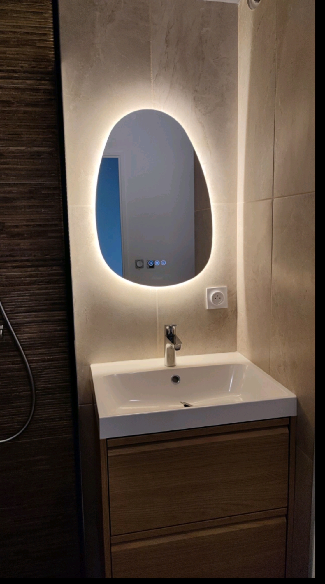 Salle de douche miroir retroeclaire - La Ciotat
