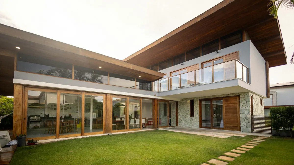 Villa bioclimatique aux grandes baies vitrées à Cannes