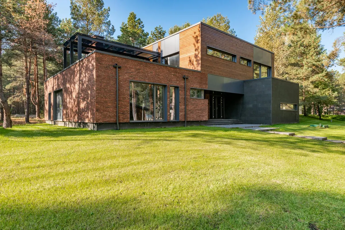 Maison bioclimatique aux grandes baies vitrées à Fréjus