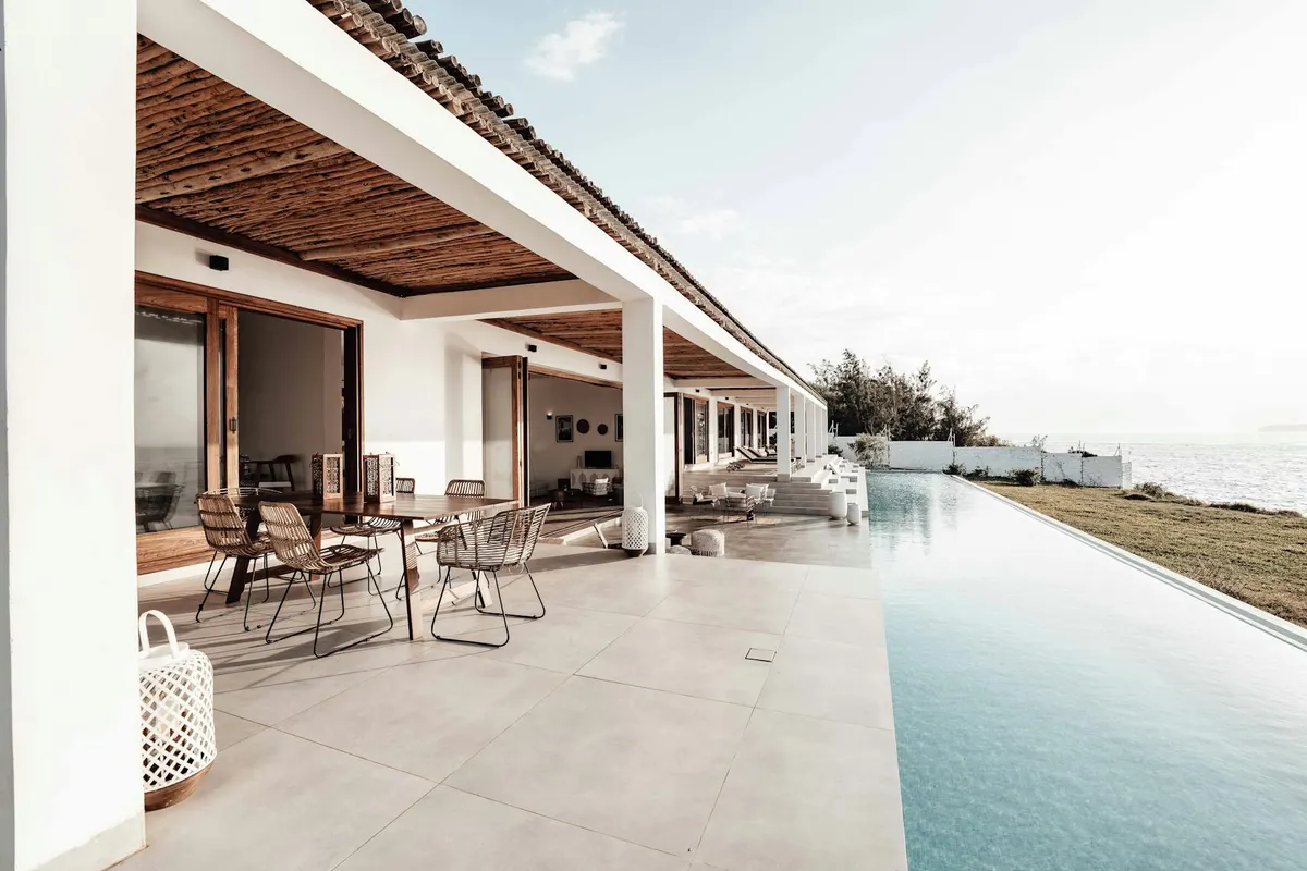 Villa écologique contemporaine bord de mer à Saint-Tropez avec terrasse