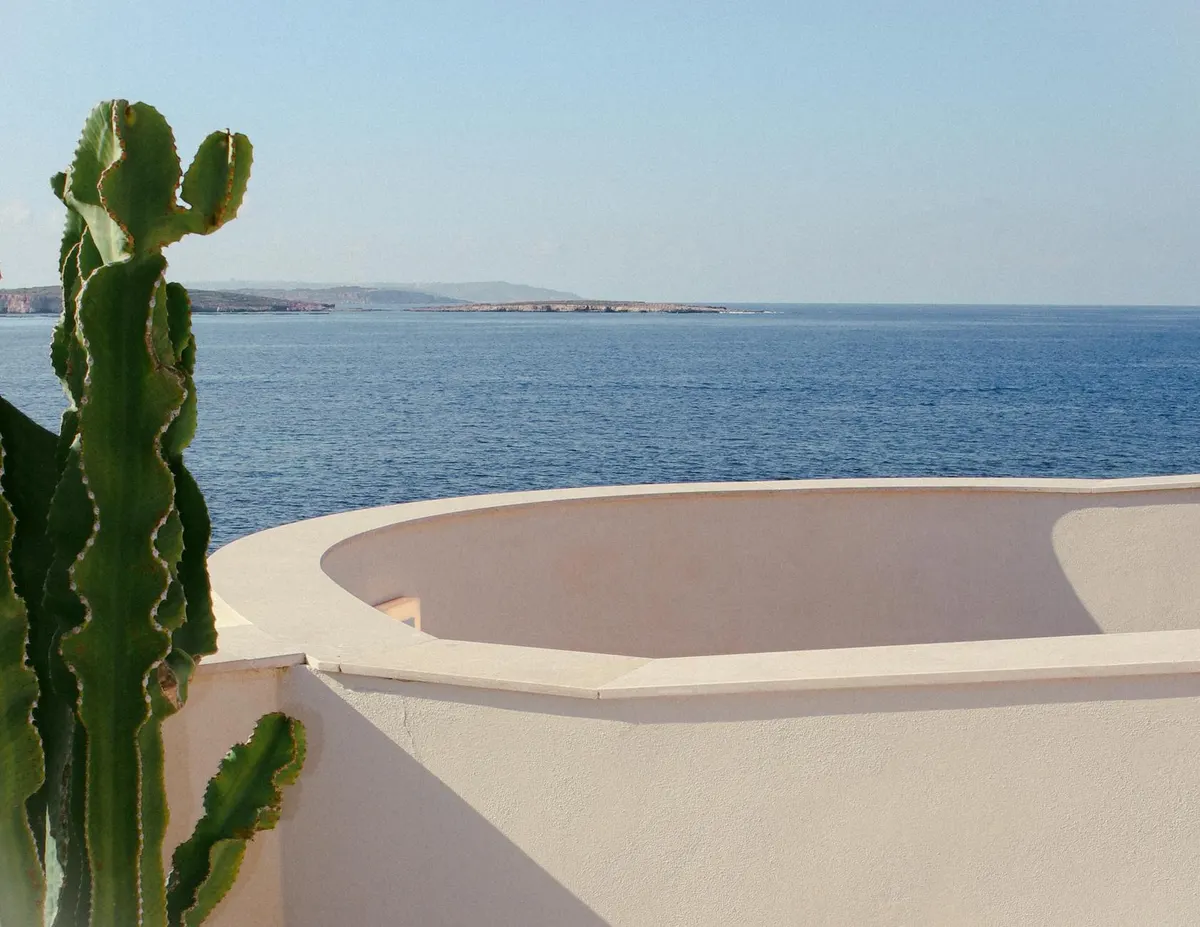 Véranda bioclimatique avec vue mer pour une maison à Cannes