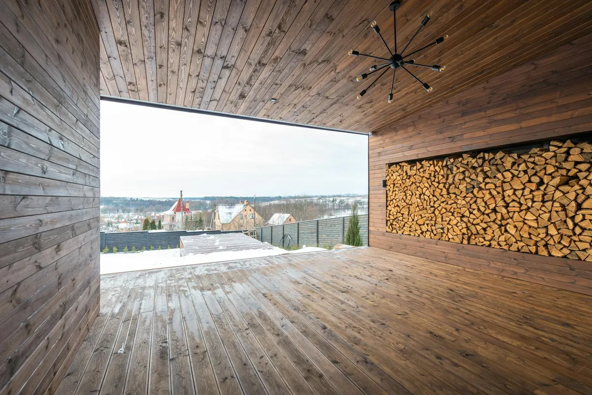 Extension en ossature bois d'une maison à Toulon ouverte sur terrasse