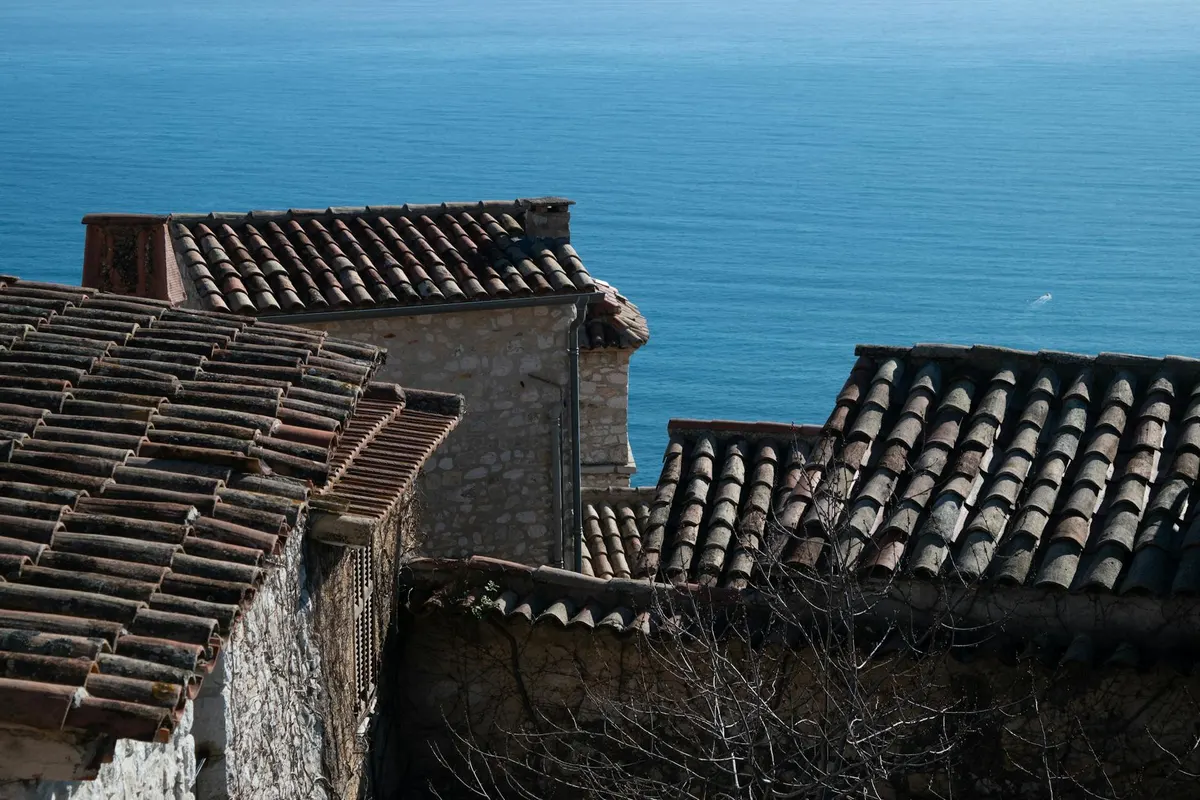 Extension véranda d'une maison méditerranéenne avec vue sur la rade de Toulon