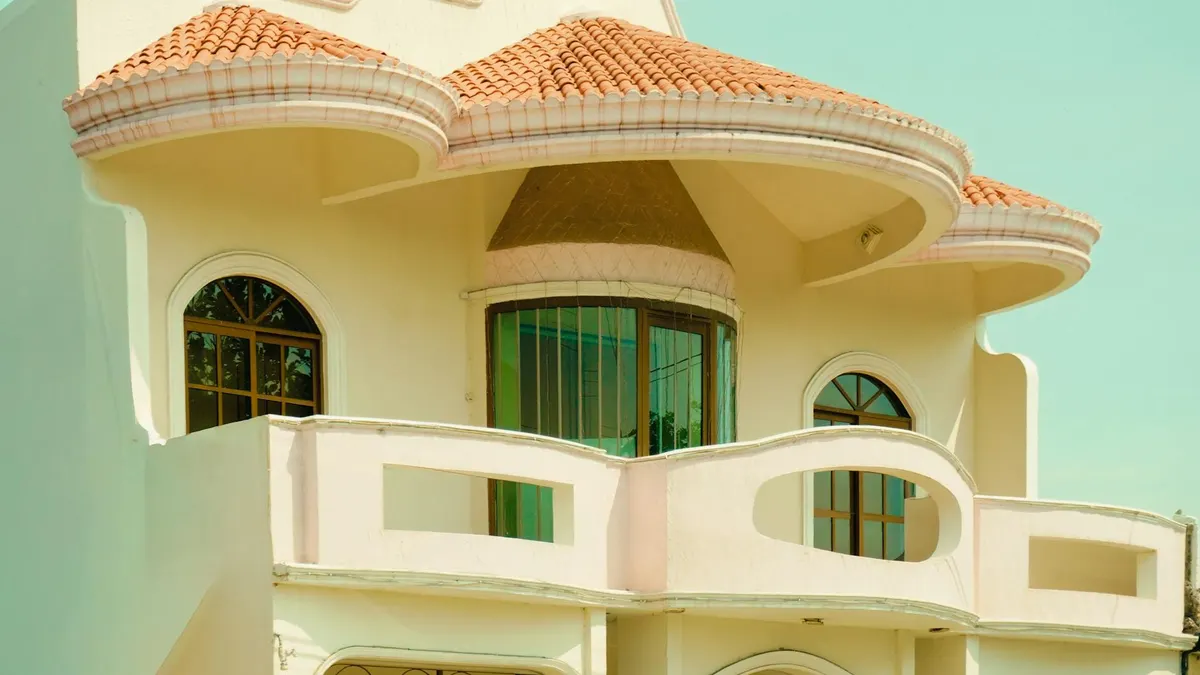 Maison neuve méditerranéenne avec permis de construire à Fréjus