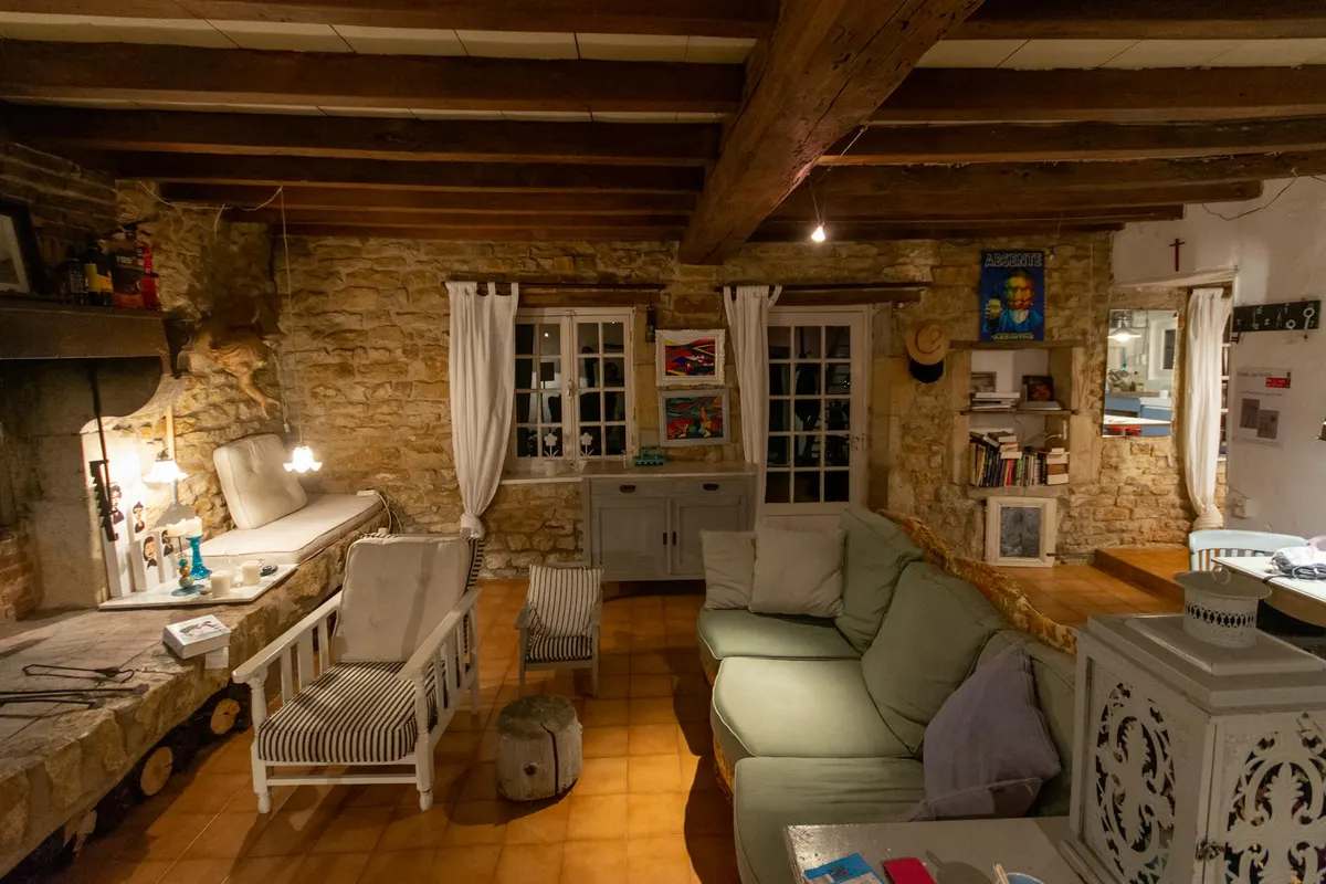 Salon de bastide en pierre optimisé près d'Aix-en-Provence