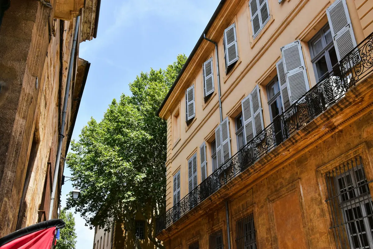 Centre-ville d'Aix-en-Provence à l'architecture provençale classique