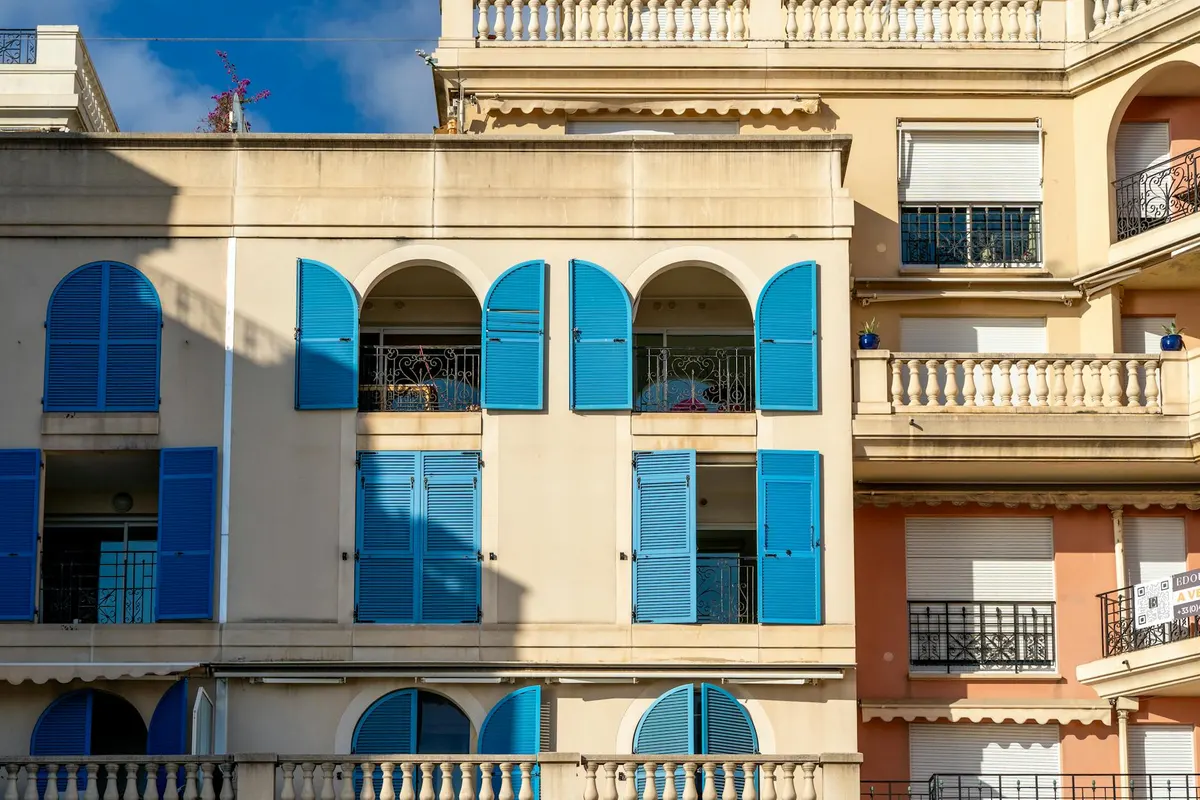 Petit immeuble de standing méditerranéen à Cannes