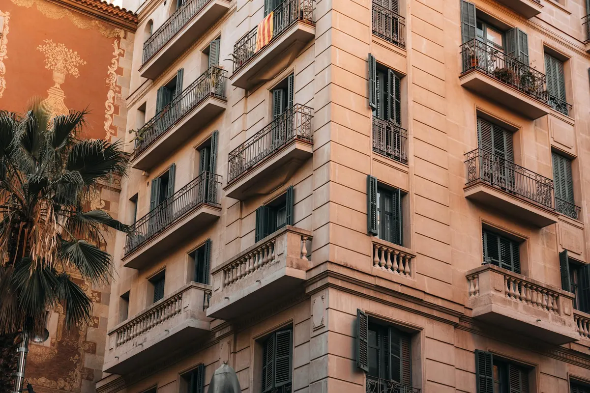 Immeuble méditerranéen d'architecture moderne à Fréjus