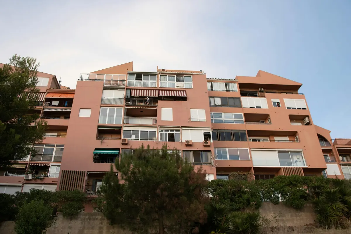 Résidence neuve contemporaine avec balcons à Fréjus