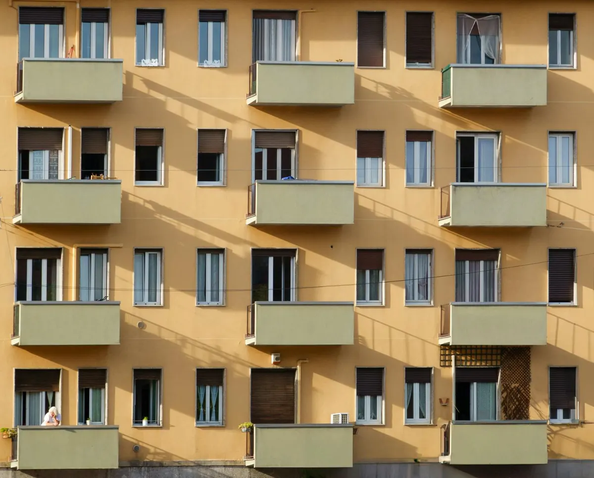 Balcons et terrasses d'un petit collectif neuf méditerranéen